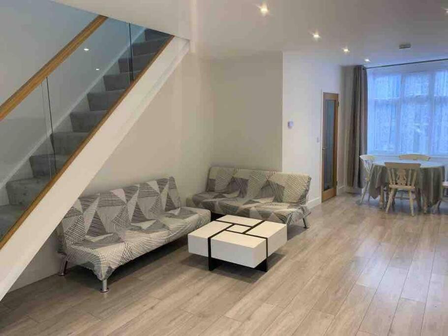 The Villas, Newly Refurbished Modern Home - Free Parking, Prime, Netflix Buckingham Ngoại thất bức ảnh